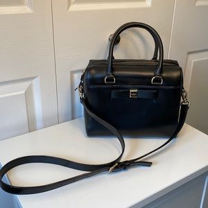 Black leather Kate Spade crossbody bag, with gold zipper, *great condition*